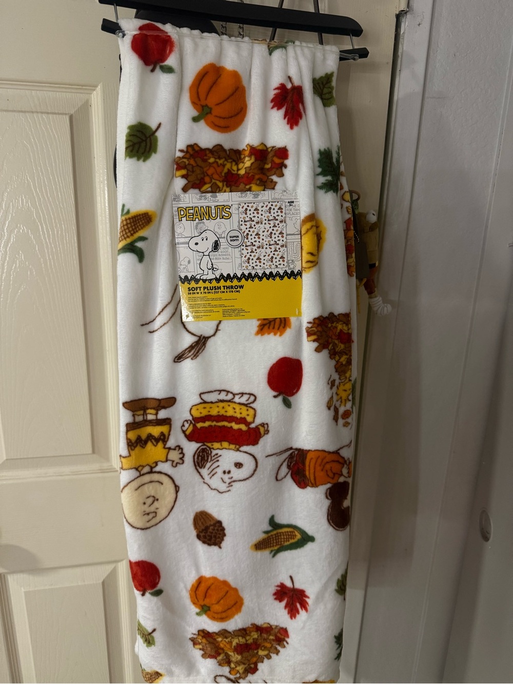Peanuts Snoopy Fall Throw Blanket